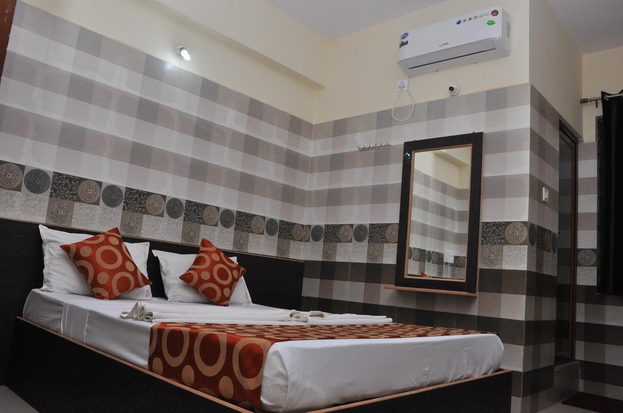 Addhuri Comforts Inn Майсур Экстерьер фото
